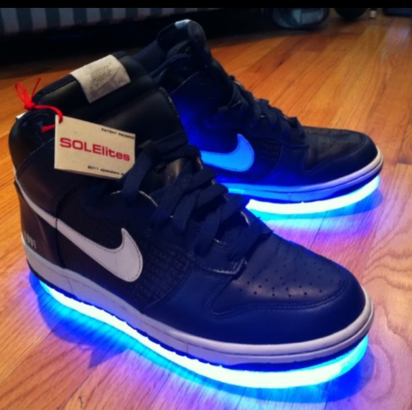 nike glow trainers